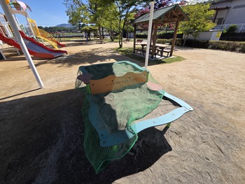 りんごっ子公園　テーブル砂場
