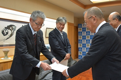 行政評価委員会から意見書が提出されました